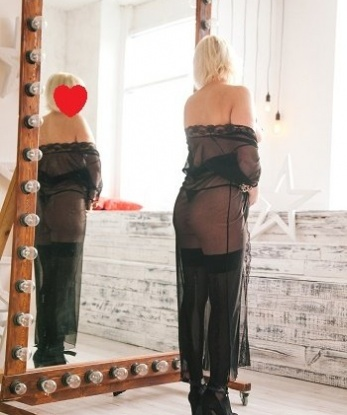 Сексуальная блондинка с шаловливыми глазками и изысканной внешностью предлагает расслабляющий эротический массаж и незабываемые ласки. Приезжай - не пожалеешь! 9878, 39 лет